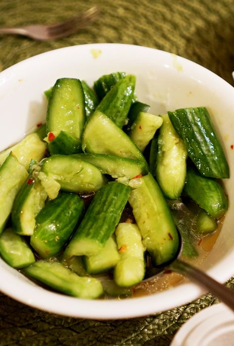 21 Day Fix Salad, Recipes For Healthy Skin, Chinese Cucumber Salad, Chinese Cucumber, Smashed Cucumber Salad, Asian Cucumber Salad, Chinese Vegetables, Mapo Tofu, Salad Dishes