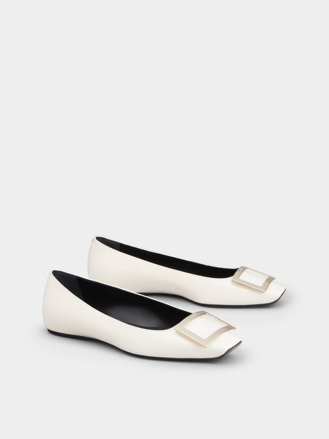 Roger Vivier Flats, Ballerina Slippers, White Woman, Shoe Bags, Elegant Shoes, Roger Vivier, Boot Pumps, Leather Bows, Slipper Sandals