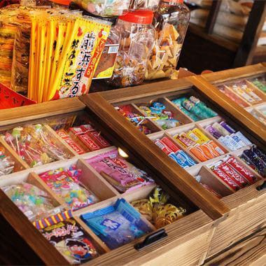 Candy Store Aesthetic, Japanese Candy Store, Japanese Candy Shop, Polymer Clay Projects Diy, Vintage Store Ideas, Japan Honeymoon, Candy Stores, Niigata Japan, Japanese Candy Snacks