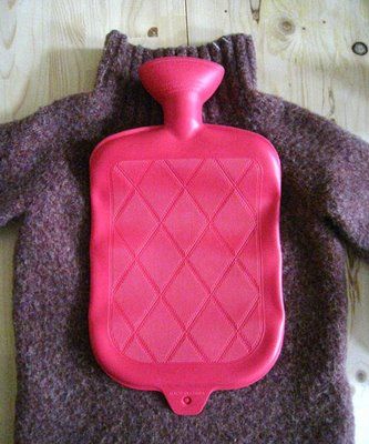 Make Your Own Hot Water Bottle Cozy: Etsy {NewYork} Street Team - Indie Artists, Artisans & Crafters of the NY Metro Region: Make Your Own Hot Water Bottle Cozy Water Bottle Cozy, Bottle Cozy, Hunting Diy, Upcycling Clothes, Sewing Guide, Bottle Cozies, Bottle Covers, Winter Decorating, Recycled Sweaters