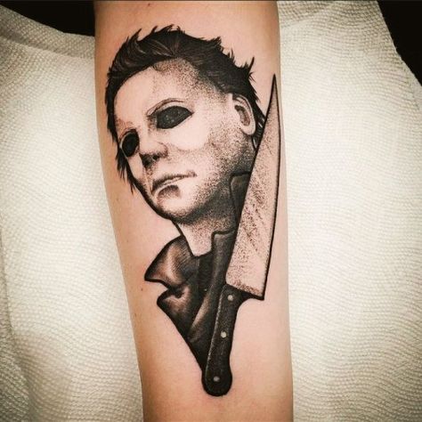 Scary Tattoo Designs, Michael Myers Tattoo, Halloween Tattoos Sleeve, Horror Movie Tattoos, Knife Tattoo, Movie Tattoo, Movie Tattoos, Scary Tattoos, Tattoo Zeichnungen