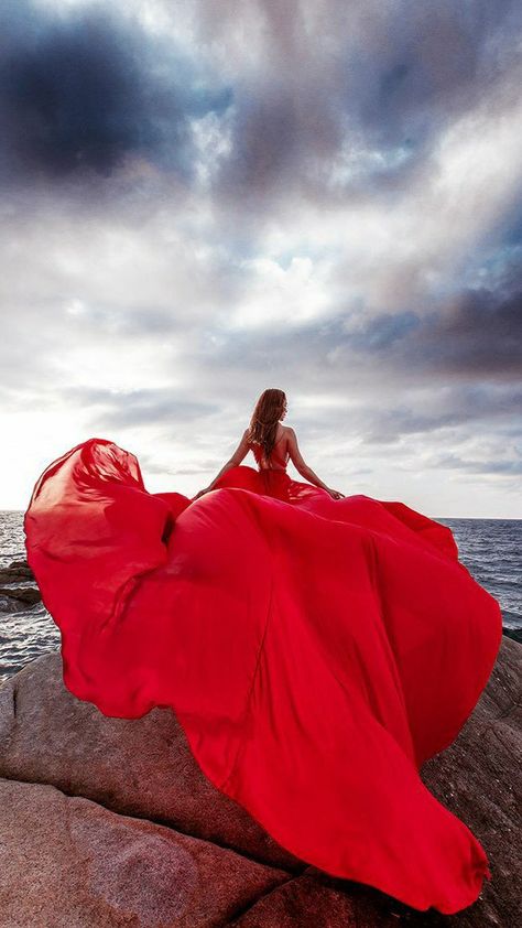 Flying Dress Photoshoot Poses, Miss Universe Thailand, Red Flowy Dress, Artistic Fashion Photography, Tik Tok Videos Funny, Flying Dress, Burgundy Evening Dress, Long Flowy Dress, Flowy Dress Long