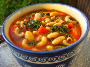 Tomato Macaroni Soup with White Beans & Kale Tomatoe Macaroni Soup, Tomato Macaroni Soup, Recipes Tortilla, Tomato Macaroni, Soup With White Beans, Spinach Healthy, Vegetarian Substitutes, Macaroni Soup, Soup Vegetarian