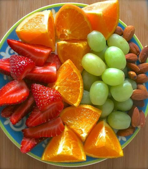 Delicious platter Fresh Fruit Recipes, Fruit Recipes, Fresh Fruit, Workout Food, Food Inspiration, Health Food, Nuts, Healthy Snacks, Clean Eating