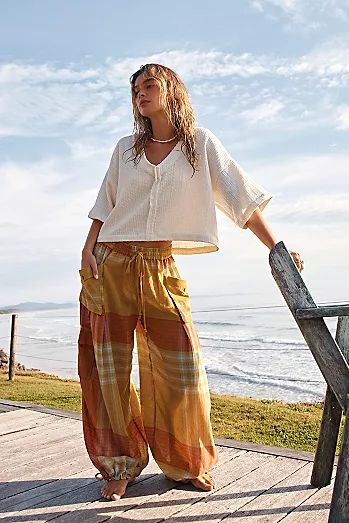 Pants for Women | Trendy & Casual | Free People Free People Cargo Pants Outfit, Free People Outfits Bohemian, Comfy Boho Outfits, Free People Outfits, Free People Aesthetic, Boho Fits, Tailored Clothes, Washing Basket, Estilo Hippie