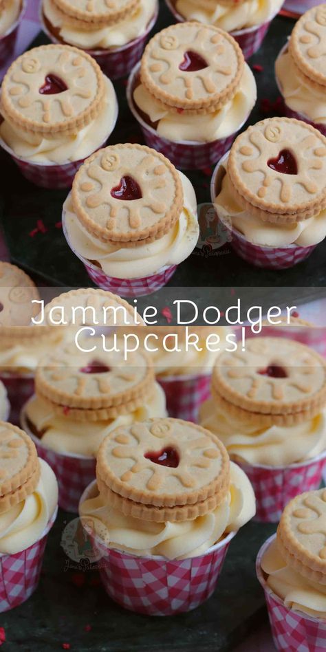 Jammie Dodger Cupcakes! - Jane's Patisserie Cake Recipes Vanilla, Cake Batter Recipes, Cake Recipes Uk, Cake Recipes For Beginners, Janes Patisserie, Easy Cupcake Recipes, Tray Bake Recipes, Birthday Baking, Cupcake Cake Designs