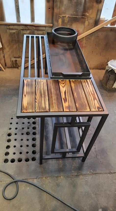 Diy Grill Table, Steel Frame Furniture, Barbeque Grill Design, Iron Furniture Design, Mansion Bloxburg, Barbecue Design, Welded Furniture, Bbq Grill Design, Industrial Design Furniture