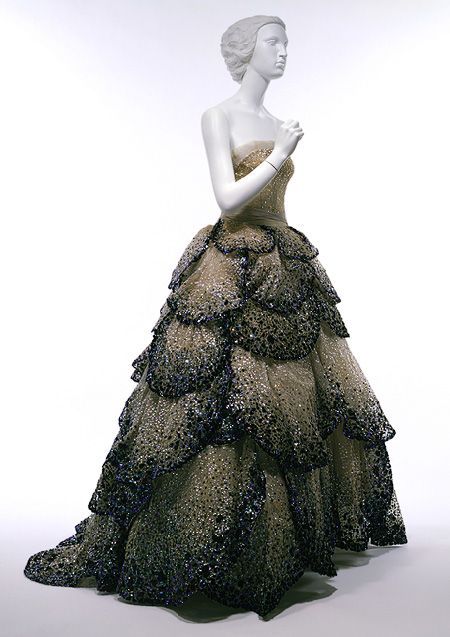 vintage christian dior? Dior Dress, 파티 드레스, Dior Haute Couture, Wedding Gowns Vintage, 1930s Fashion, Vintage Couture, Vestidos Vintage, Miss Dior, Moda Vintage