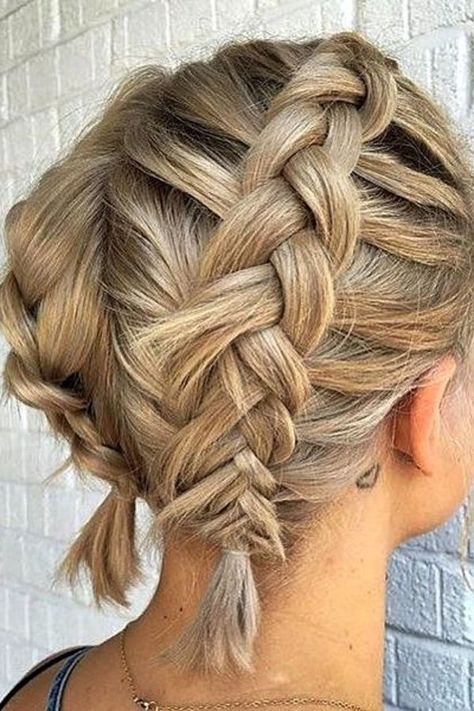 Short hair looks simply stunning with artistically plaited braids! You can find out here which braided hairstyles are suitable for short hair. Braided Updo For Short Hair, Short Hair Black, Pigtail Braids, Hairdos For Short Hair, Two Braids, Penteado Cabelo Curto, Cute Hairstyles For Short Hair, Short Hair Updo, Short Hair Styles Easy