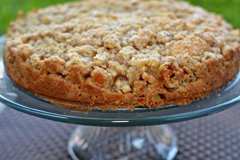 Apple Cinnamon Crumb Cake - The Cookin Chicks Coconut Coffee Cake, Cinnamon Crumb Cake, Vanilla Sheet Cakes, Chocolate Buttercream Icing, Cake Bars Recipe, Buttercream Icing Recipe, Fluffy Cake, Bread Soft, Coffee Cake Recipe