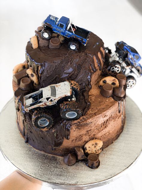 Two Tier Monster Truck Cake, Mud Birthday Cake, 4x4 Cake Ideas, Mud Truck Cake, Diy Monster Truck Cake, Truck Birthday Cake Ideas, Monster Jam Cake, Mud Monster, Monster Truck Birthday Cake