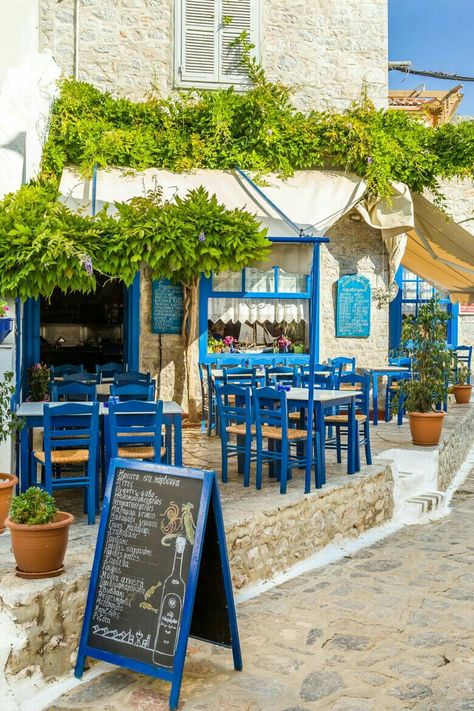 Greek Cafe, Deco Marine, Greek Restaurants, Italian Lifestyle, Greek Isles, 카페 인테리어 디자인, Outdoor Cafe, Greece Islands, Voyage Europe