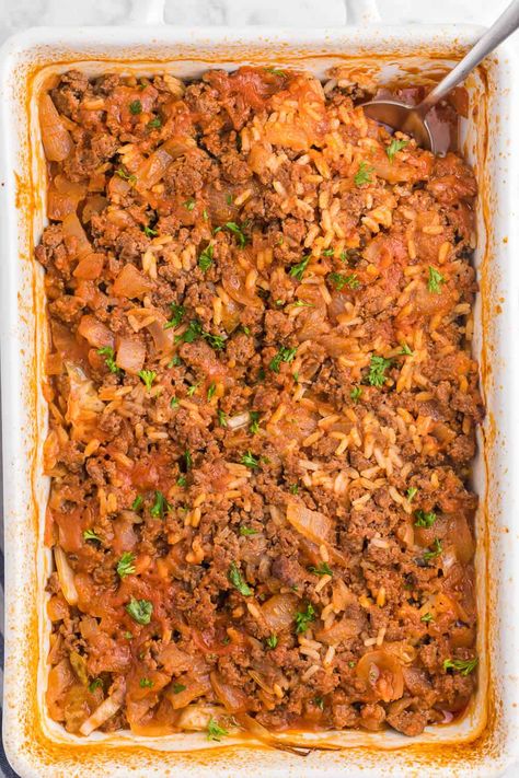 Cabbage Roll Casserole - Cabbage rolls are delicious....but so much work! This casserole has all the flavours you love from cabbage rolls with way less work! Potato Casserole Healthy, Crockpot Green Bean Casserole, Fall Casserole, Fall Casserole Recipes, Scalloped Potato Casserole, Broccoli Cauliflower Casserole, Fall Casseroles, Green Bean Casserole Crock Pot, Cheesy Green Bean Casserole