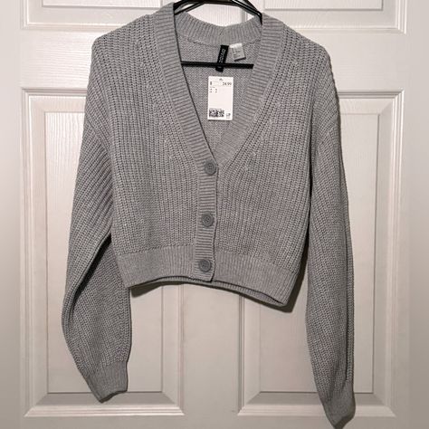 H&M Women’s Grey Cardigan In Size Small! Brand New With Tags! Please Let Me Know If You Would Like Additional Photos. Bundle Multiple Items For Discounted Shipping! Grey Shirts Women, Cardigan Crochet, H&m Women, Gray Cardigan, Grey Cardigan, Grey Shirt, Girly Outfits, Crochet Cardigan, Business Casual