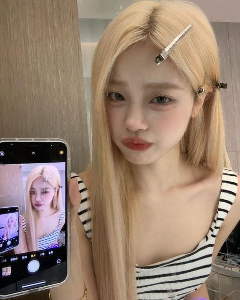 Kore Ulzzang, Blonde Asian, Casual Makeup, Blonde With Pink, Model Inspo, Aesthetic People, Pink Girly Things, Dye My Hair, Cute Makeup