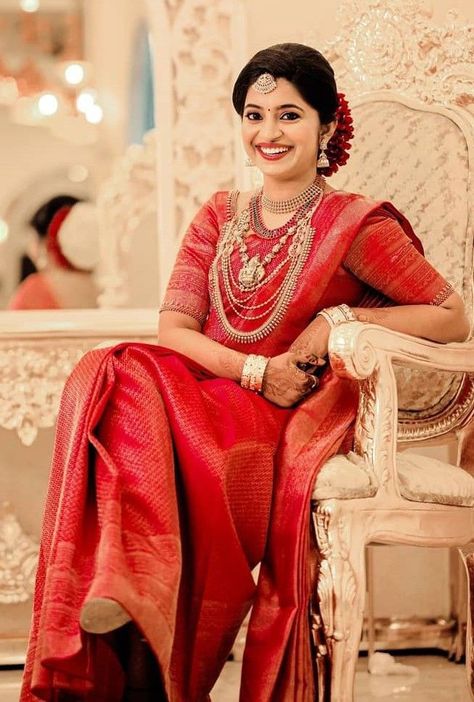 Indian Bridal Looks, Healthy Bride, Bridal Chair, Indian Ethnic Fashion, Indian Bride Poses, Keep Me Stylish, Kerala Wedding Photography, Bride Photos Poses, Kerala Bride