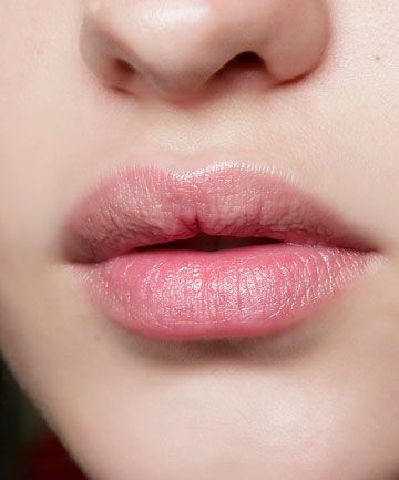 Pretty Lips, Girl Lips, Skin Bumps, Dry Skin Remedies, Healthy Lifestyle Quotes, Dry Winter Skin, Sweet Lips, Lips Drawing, Kissable Lips