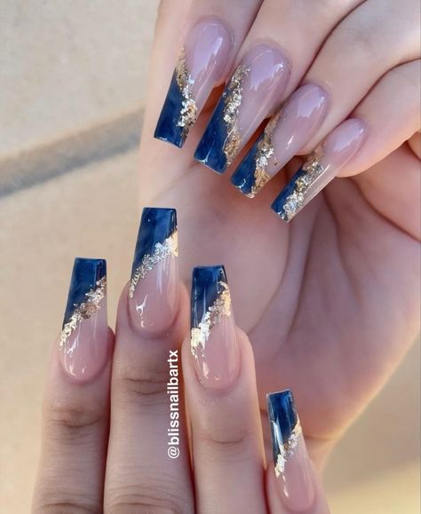 Grad Nails Acrylic Blue, Nail Art Blue And Gold, Wedding Nails Blue And Gold, Nail Ideas Navy Blue And Gold, Blue And Gold Square Nails, Royal Blue Nails With Gold Flakes, Blue N Gold Nails, Midnight Themed Nails, Acrylic Nails That Go With Navy Blue Dress