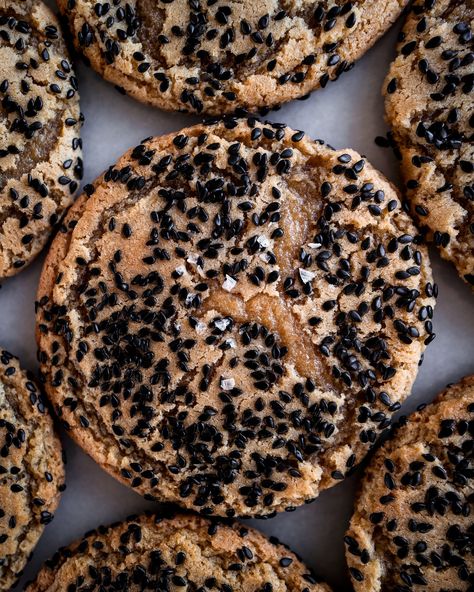 SARAH KIEFFER'S CHEWY BROWN SUGAR TOASTED SESAME COOKIES Sesame Honey Cookies, Salty Cookies Recipes, Dirty Chai Cookies, Spring Cookie Flavors, Asian Inspired Cookies, Unusual Cookie Recipes, Brown Sugar Dessert Recipes, Ghee Cookies, Baklava Cookies