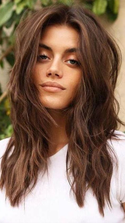 Give that old-fashioned v cut hair a rest and try these modern and trendy hairstyles. #haircuts Messy Layers, V Cut Hair, V Hair, Long Shag Haircut, Haircut Types, Modern Haircuts, Bob Hairstyles For Fine Hair, Shag Haircut, Long Layered Hair