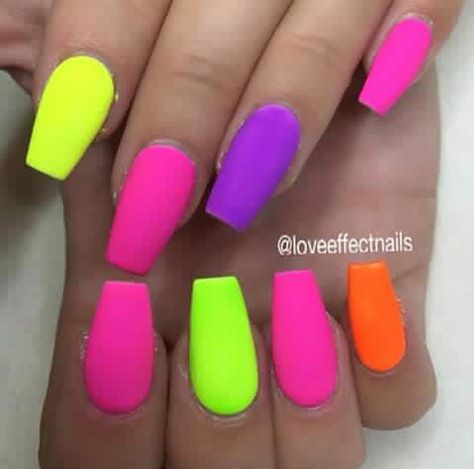 Beautyful nails 80s Nails Designs Neon, Neon Colored Nails, Neon Nail Ideas Bright Colors, Bright Neon Acrylic Nails, Neon Rainbow Nails, Nails 80s, Sorbet Nails, 80s Nails, Bright Pink Nails