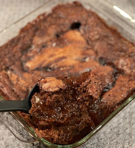 Hot Fudge Pudding Cake Hot Fudge Pudding Cake, Hot Fudge Pudding, Fudge Pudding Cake, Fudge Pudding, Hot Fudge Cake, Chocolate Fudge Sauce, Chocolate Cobbler, Chocolate Pudding Cake, Plate Recipes