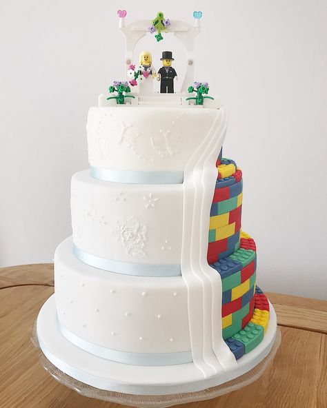 Half and half lego and Cinderella themed wedding cake Wedding Cake His And Hers, Lego Cake Wedding, Lego Grooms Cake, Princess Themed Wedding, Half Wedding Cake, Neon Green Wedding, Half And Half Wedding Cakes, Cinderella Themed Wedding, Lego Wedding Cake