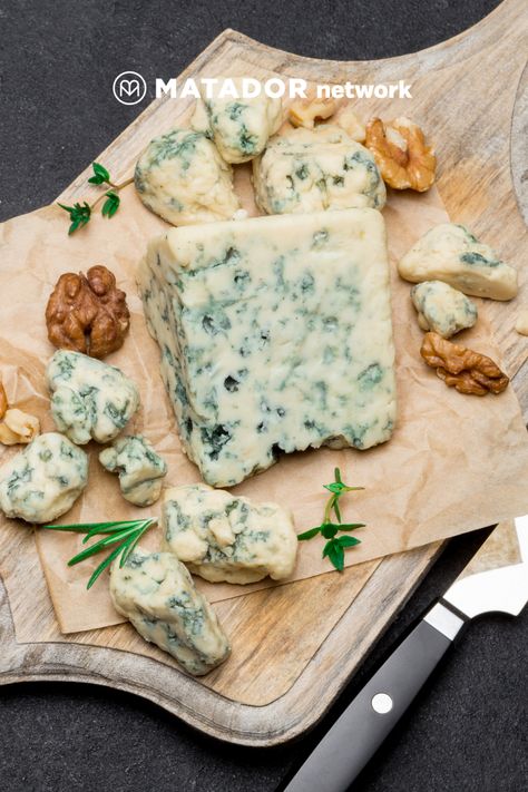 Tomatoes And Blue Cheese, Blue Cheese On Steak, Mushroom Blue Cheese, Blue Cheese Photography, Moldy Cheese, Blue Cheese Pizza, Homemade Blue Cheese, Moodboard Wedding, Stilton Cheese