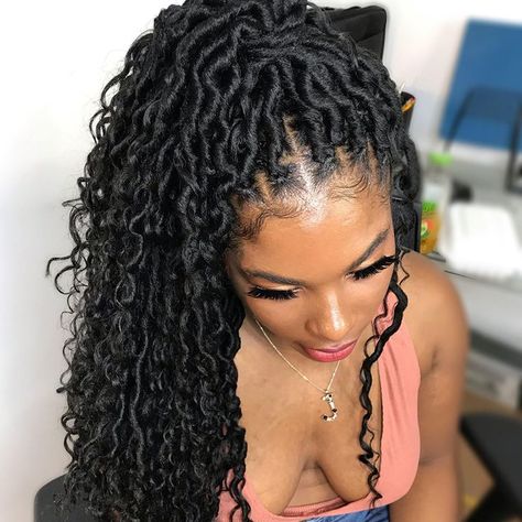 Braids With Curly Hair, Locs Short, Curly Faux Locs Crochet, Best Braid Styles, Goddess Locs Crochet, Crochet Locs, Curly Faux Locs, Locs Crochet, Faux Locs Hairstyles