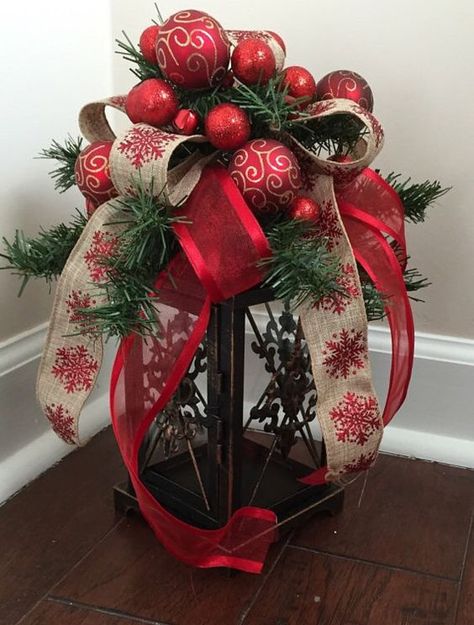 100 DIY Christmas Decor Ideas to make your Christmas Decorations Stand Out - Hike n Dip Porch Decorating For Christmas, Christmas Lantern Centerpieces, Lantern Decorations, Lantern Swags, Holiday Lanterns, Lantern Swag, Lantern Ideas, Christmas Lantern, Decorating For Christmas