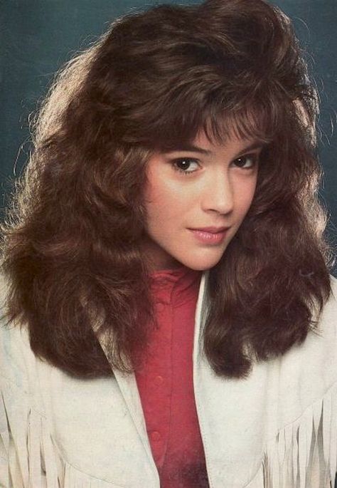 Alyssa Milano: Champion Of '90s Style Alyssa Milano Young, 80s Models, 80s Haircuts, 80’s Hair, 80s Fashion Trends, 80s Hair, Hair Catalog, Alyssa Milano, Long Layered Hair