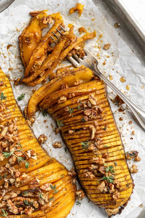 Hasselback butternut squash is a show-stopper, but it’s not all looks! Maple, tender squash, and caramelised pecans make it irresistible! Butternut Squash Hasselback, Turban Squash Recipe, Caramelised Pecans, Hasselback Butternut Squash, Butternut Squash Vegan, Squash Types, Thanksgiving 2024, Autumn Recipes, Butternut Squash Recipes