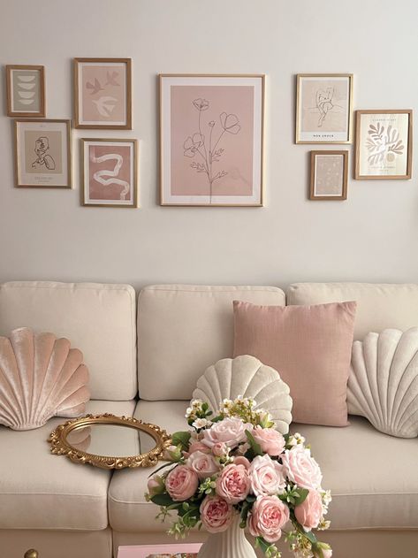 Pink Girly Living Room, Soft Pink Apartment Aesthetic, Girly Home Aesthetic, Girly House Aesthetic, Soft Girl Room Aesthetic, Coquette Living Room, Coquette Apartment, Girly House Decor