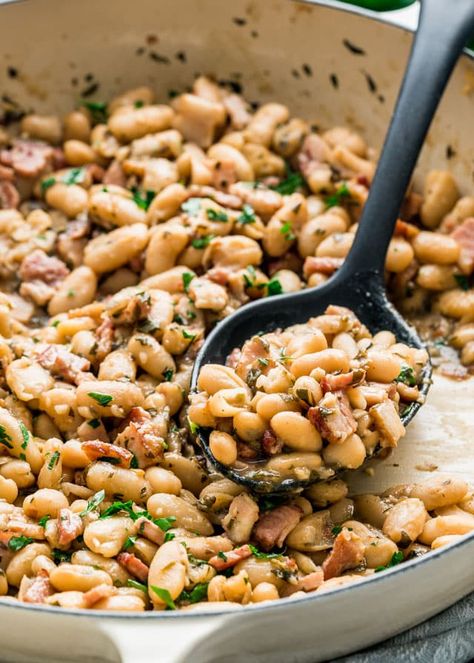 These White Beans with Bacon and Herbs are so simple to make, rich and savory, comforting, loaded with flavor and super delicious. www.jocooks.com #beansandbacon White Beans And Bacon, Beans Recipe Healthy, Beans And Bacon, Cannellini Beans Recipes, Beans With Bacon, White Bean Recipes, Jo Cooks, Veggie Side Dishes, Bacon Recipes