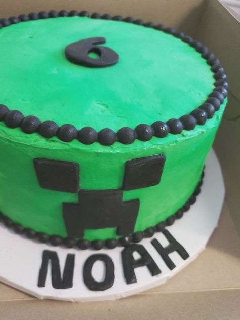 Teenage Cake Ideas, Minecraft Cake Easy Simple, Minecraft Cake Easy, Teenage Cake, Minecraft Cake Pops, Fondant Cake Tutorial, Minecraft Diy, Minecraft Bday, Easy Minecraft Cake