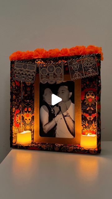 Vanessa Sanchez | Nice Cosas® on Instagram: "✨Dia de Muertos Nicho for Small Spaces✨ Space inside my house is hard to come by. I thought I’d share a nicho you can make to honor your departed loved ones, that doesn’t take up a lot of room. It’s lightweight, and you can probably make one with things you have on hand. You can customize it however you like! There’s still plenty of time to make one before Dia de Muertos.  • Tutorial will be saved under the “Tutorial” highlight for future reference. You can also save this post to make this later ☺️ • 🎶: Bonita - O2🎶 • #nicecosas #tutorial #tutorials #diademuertos #dayofthedead #diadelosmuertos #ddlm #ddlmtutorial #nicho #altar #diademuertosaltar #diademuertosnicho #diy #diynicho #diydayofthedead" Offrenda Table Diy, Offrenda Table Ideas Small, Diy Altar De Muertos Ideas, Diy Ofrenda Alter, Ofrenda Ideas Diy Small, Small Altar Ideas, Diy Altar, Dia De Muertos Altar Ideas, Diy Day Of The Dead