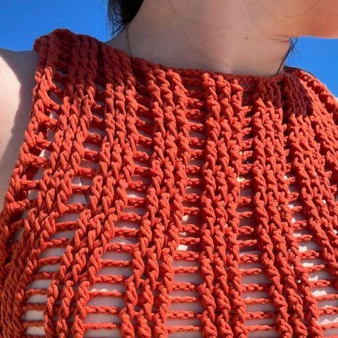 cam qui crochète✨ on Instagram: "The hyphen top pattern is out!!🧡✨  This is a gem to crochet… Super easy and super fast, especially if you choose a heavier weight like I did!  You’re not going to stop hearing about this one yet…  Thank you Vera for including me in this journey🧡  Yarn: Phil green by @phildar_officiel @happywool.com_officiel  Pattern: hyphen top by @crochetreat ✨" Top Pattern, Diy Crochet, Heavy Weight, You Choose, Super Easy, Gems, Yarn, Thank You, Crochet