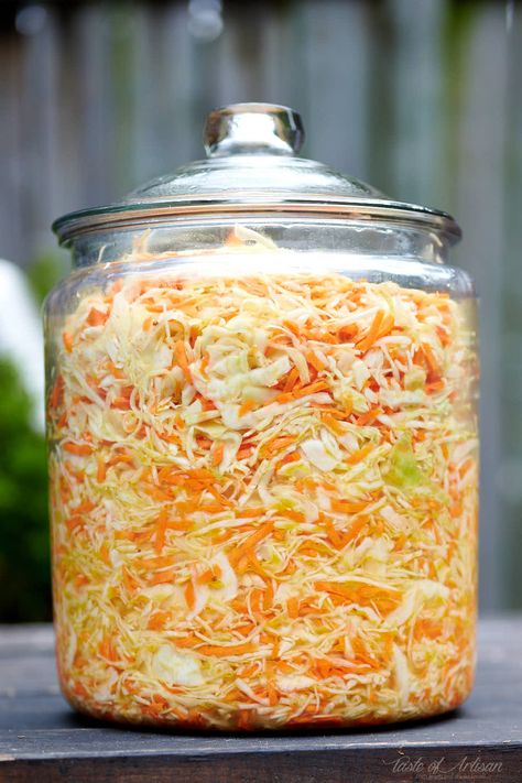 Quick Pickled Cabbage, Pickled Veggies Recipe, Recipe For Cabbage, Fermented Vegetables Recipes, Quick Pickled Vegetables, Easy Pickling Recipes, Pickled Vegetables Recipe, Coleslaw Recipe Easy, Fermented Veggies