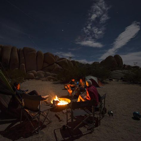 Guide to Camping in Joshua Tree National Park Petra Aesthetic, Camping Desert, Western Photo Shoot, Desert Camping, Arizona Camping, Life Is Strange 2, Sims Stories, Desert Road, California Camping