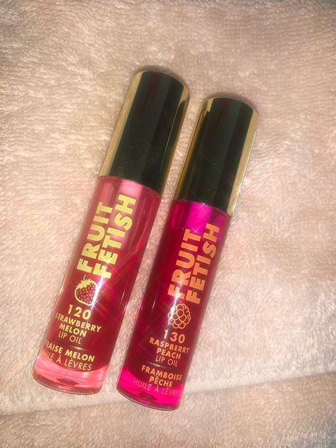 Milani Fruit Lip Oil, Fruit Lip Gloss, Strawberry Makeup Products, Milani Lip Oil, Milani Lipgloss, Soft Natural Makeup, Face Care Tips, Lip Gloss Homemade, Lip Gloss Cosmetics