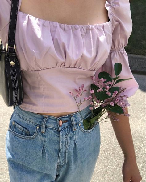 Dusty pink top with puffy sleeves, wide blue jeans, and a shoulder bag. Dusty Pink Top, Puffy Bag, Top With Puffy Sleeves, Trendy Summer Outfits, Trendy Outfit, Puffy Sleeves, Little Mix, Pink Top, Pink Outfit