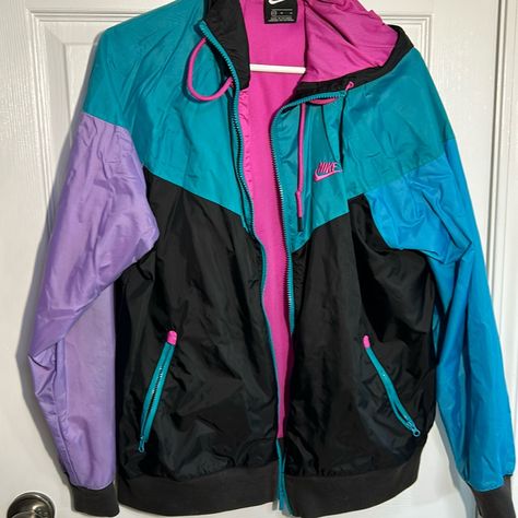 Nike Retro Windbreaker 90s Vibes Never Worn Windbreaker Jacket Outfit Men, Windbreaker Jacket Outfit, 80s Windbreaker Outfit, Windbreaker Outfit, 80s Windbreaker, Retro Windbreaker, 80's Fashion, Nike Retro, 90s Jacket