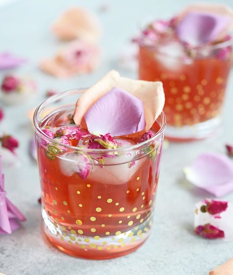 This Pomegranate Rose Gin Fizz is a gin-based cocktail with pomegranate juice, club soda and a splash of rosewater for a pink, Persian-inspired drink. Gin Fizz Recipe, Lilac And Orange, Best Gin Cocktails, Orange Weddings, Spicy Candy, Persian New Year, Best Gin, Strawberry Wine, Pink Cocktails