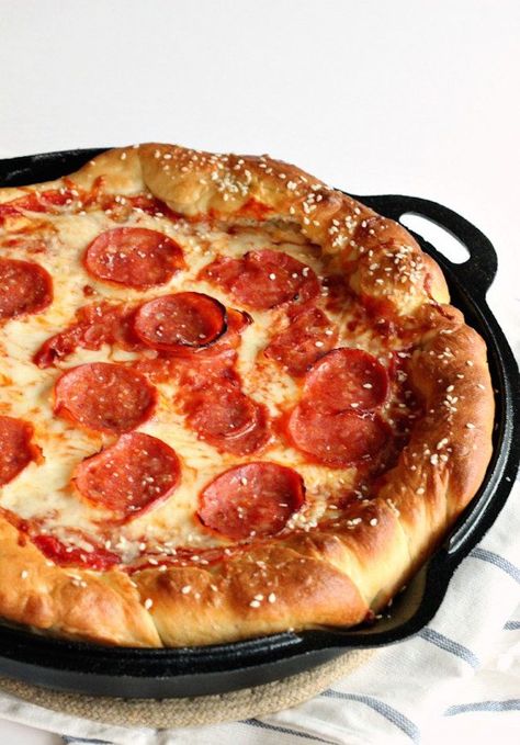 Pretzel Crust Pizza. Dough Pizza Recipe, Pretzel Crust Pizza, Pretzel Pizza, Deep Dish Pizza Recipe, Pasta Ideas, Pretzel Dough, Dough Pizza, Pretzel Crust, Best Homemade Pizza