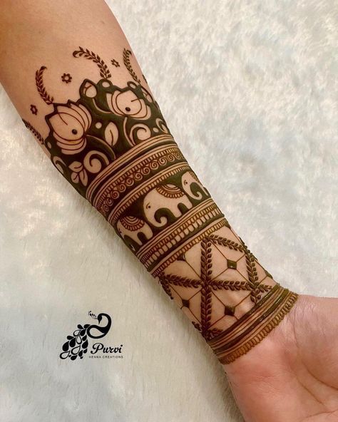 Henna Or Mehndi in Urdu Culture of centrl asia India Pakistan Turkish Africa Arab Countries Wedding Eid Speical #mehndi #henna #wedding #hennaart #hennaartist #mehndidesigns #hennatattoo #mehendi #mehndidesign #hennadesign #mehndiartist #hennadesigns #mehndiart #bride #bridalhenna #hennainspire #art #hennalove #indianwedding #bridalmehndi #bridal #mehandi #love #hennawedding #pakistaniwedding #hennainspo #mehndilove #whitehenna #mehndibride #hennainspiration #fashion #wedding #aesthetic #mehndi Half Hand Mendhi Designs, Mehendi Aesthetic Designs, Mehndi Designs Simple Easy, Aesthetic Mehndi, Front Hand Mehndi Design, Front Hand Mehndi, Mehndi Designs Simple, Arab Countries, Front Mehndi Design