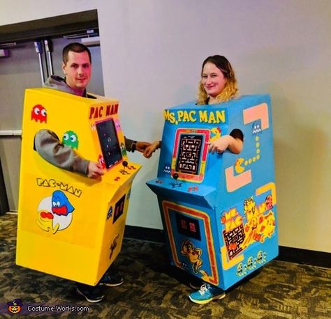 Arcade Trunk Or Treat, Couples Arcade, Best Diy Costumes, Ms Pacman, 80s Party Decorations, Large Cardboard Boxes, Parade Ideas, Video Game Costumes, Homemade Costume