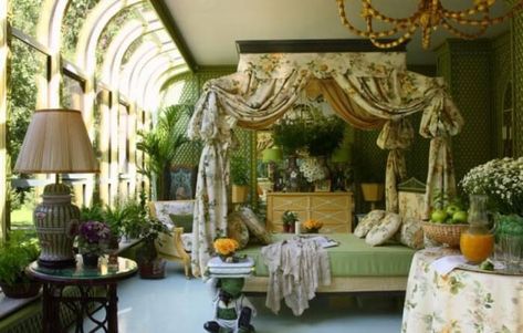 Great garden bedroom | Garden Theme Bedroom Ideas Garden Bedroom Ideas, Garden Conservatory, Russian Interiors, Conservatory Design, Canopy Beds, Garden Bedroom, Garden Rooms, Sunrooms, Interior Modern