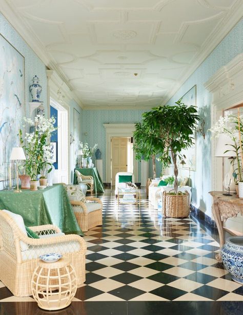 Style Profile: Mark D. Sikes Breaks the Internet Again - The Glam Pad Mansion California, Hallway Wallpaper Ideas, Chinoiserie Wall Panels, Mark Sikes, Green Chinoiserie, Greystone Mansion, Study Interior Design, Green Interior Design, Mark D Sikes