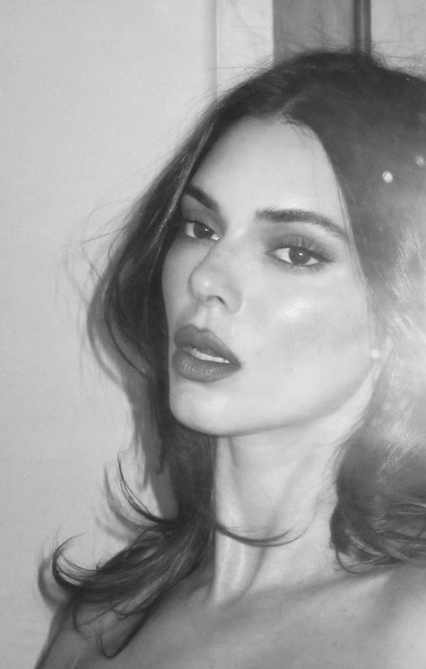 Kendall Jenner Wallpaper, Kendall Jenner Pics, Kendall Jenner Aesthetic, Kylie Jenner Icons, Kendall Jenner Icons, Kendall Style, Shotting Photo, Self Portrait Poses, Model Aesthetic