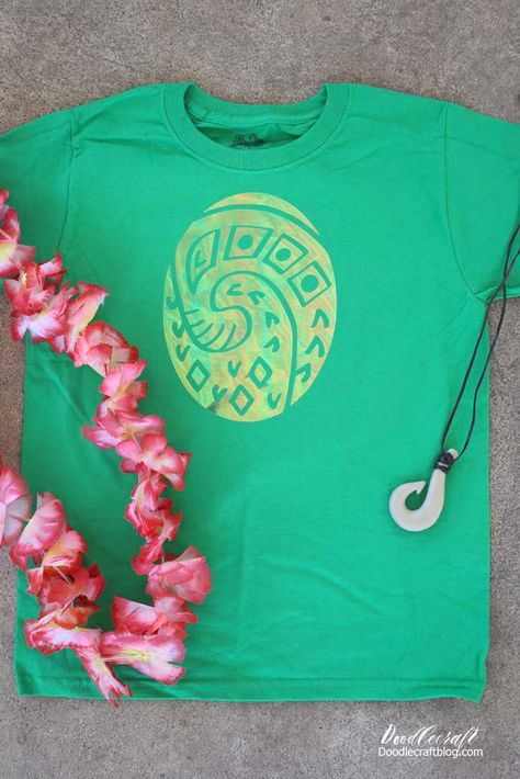 Moana Inspired Heart of Te Fiti Shirt with Cricut! Heart Of Tafiti Moana Diy, Heart Of Te Fiti, Moana Themed Party, Glow Stones, Moana Party, Girls Camp, Iron On Vinyl, Moana, Disney Fun